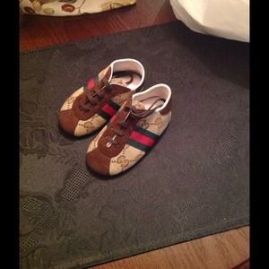 💢SOLD💢Gucci Baby shoes fits 10-12 month old baby