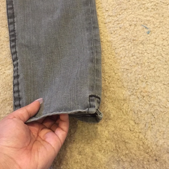 Maternity Pre-owned true religion Capri. Size 29. - Picture 3 of 4
