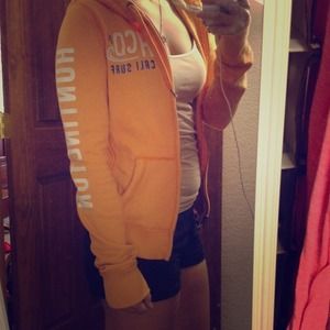 Hollister zip up hoodie ! Small good condition :)