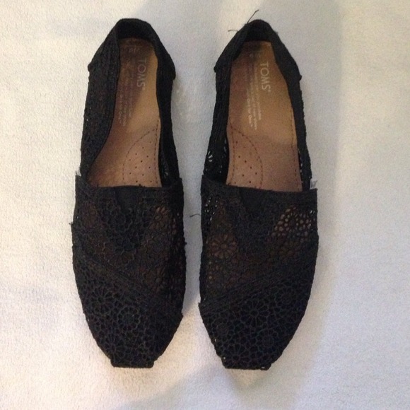 Black lace toms