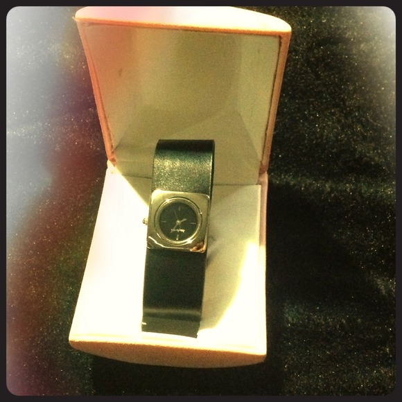 Daisy Fuentes watch