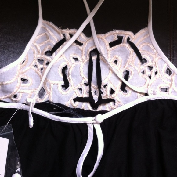 French Connection Loose fitting embroidered top - Picture 3 of 4