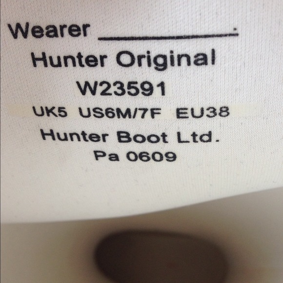 SOLD!! Hunter silver metallic boots - Picture 2 of 4