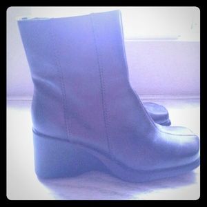 CLEAR OUT SALE Brown Partners ankle boots