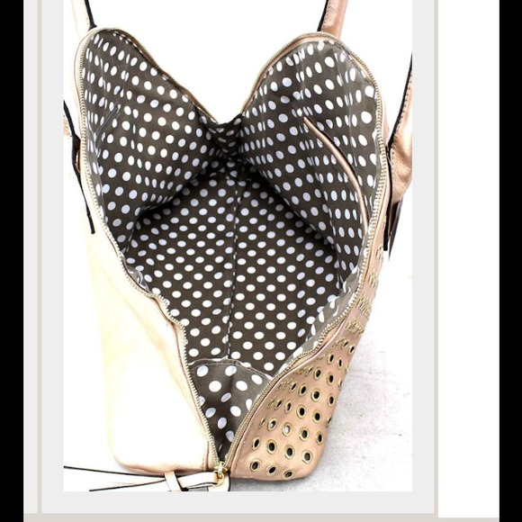 NWT Fashionably stylish handbag - Picture 2 of 2