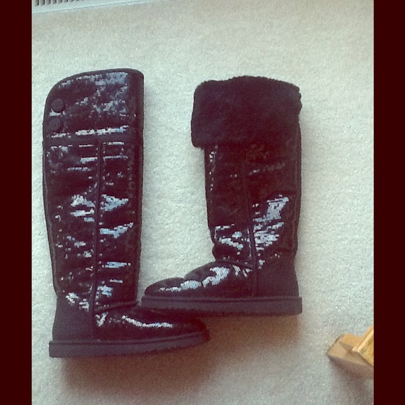 ⚠️hold⚠️*BLACK KNEE HIGH SEQUIN UGGS*