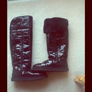 ⚠️hold⚠️*BLACK KNEE HIGH SEQUIN UGGS*