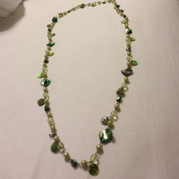 ❌SOLD❌ Green beaded necklace