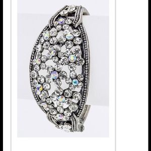 NWT. Gorgeous!! Crystal flower bangle