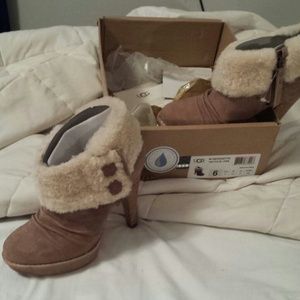 Brand new never worn ugg low top dress boots