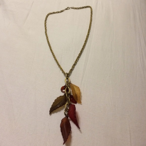 ❌SOLD!❌ Fall colored leaf necklace