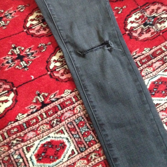 AE Black Destroyed Skinny Jeans. - Picture 2 of 4