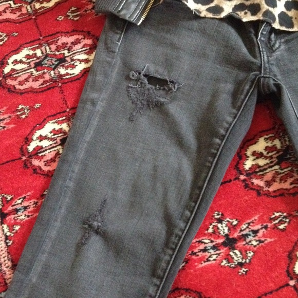AE Black Destroyed Skinny Jeans. - Picture 3 of 4