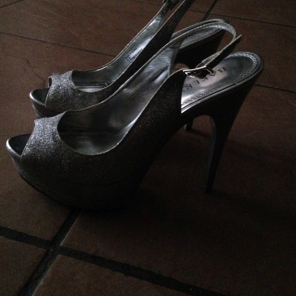 Shoes - Picture 2 of 4
