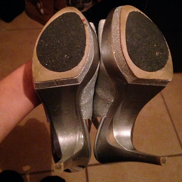 Shoes - Picture 3 of 4