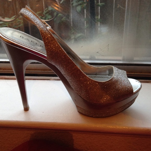Shoes - Picture 4 of 4