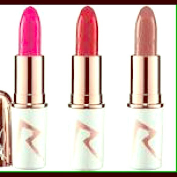 ❌❌SOLD❌❌RIRI HEARTS MAC HOLIDAY LIPSTICK SET
