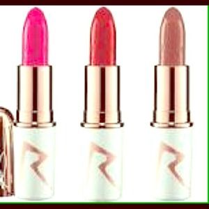 ❌❌SOLD❌❌RIRI HEARTS MAC HOLIDAY LIPSTICK SET