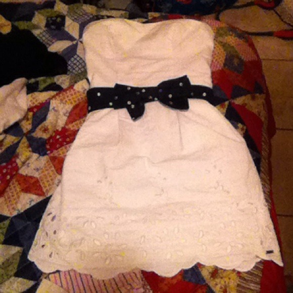 Hollister strapless dress with now belt! - Picture 2 of 3