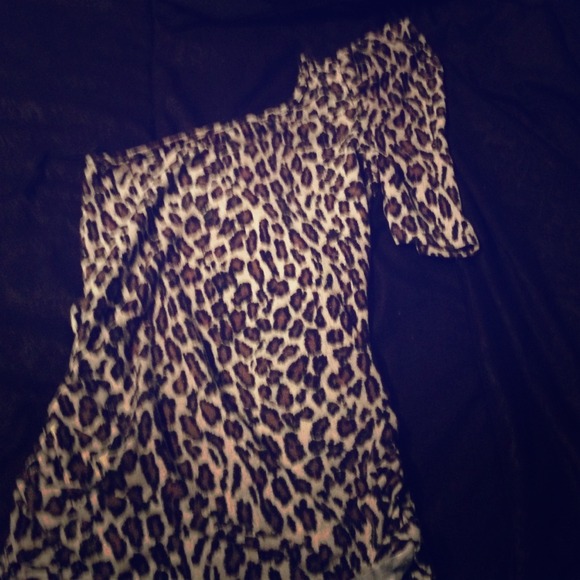 Animal print one sleeve shirt