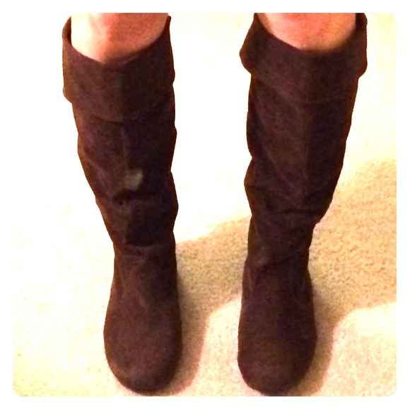 🚫SOLD🚫 IN BUNDLE. Brown suede boots