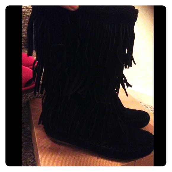 Black Minnetonka! Authentic!! Make an offer!