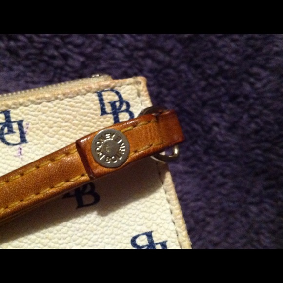 🚫SOLD🚫 Authentic Dooney & Bourke clutch - Picture 4 of 4