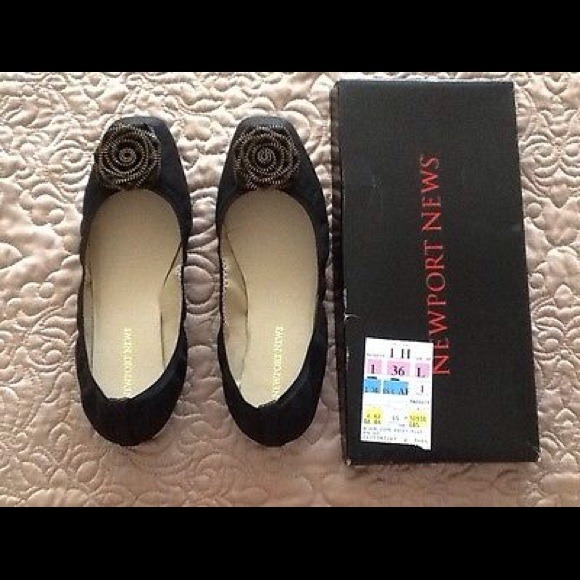 Newport News zipper bow flats 8.5 black