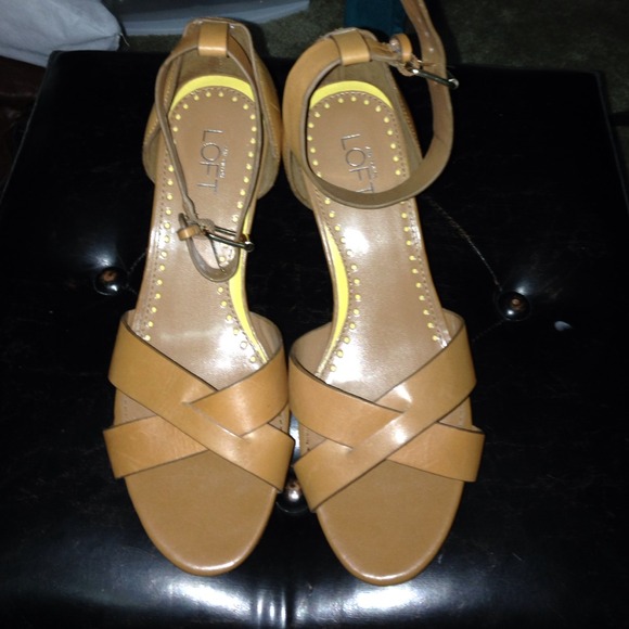 Ann Taylor Loft  Tan Leather Sandals