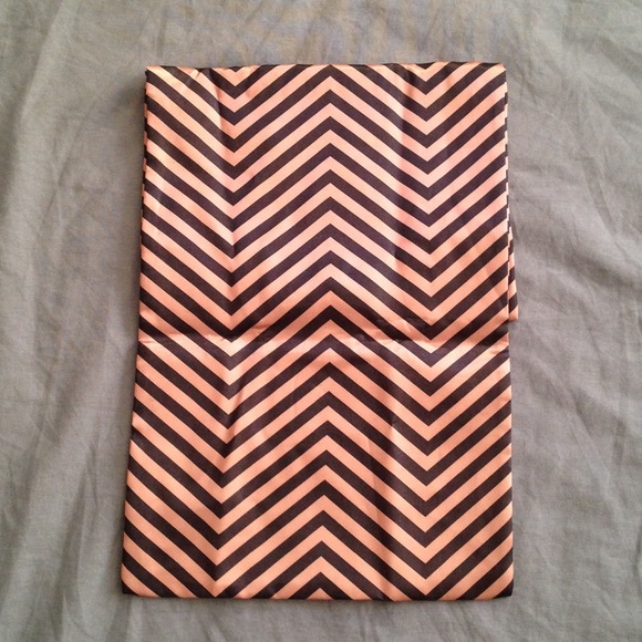 MAC "glamour days" pouch - Picture 2 of 4