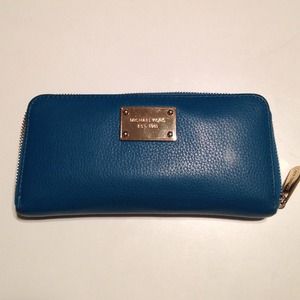 SPECIAL! Authentic Teal Michael Kors Zip wallet