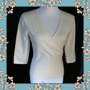 🚫SOLD🚫✨New Listing✨Soft Off White Sweater