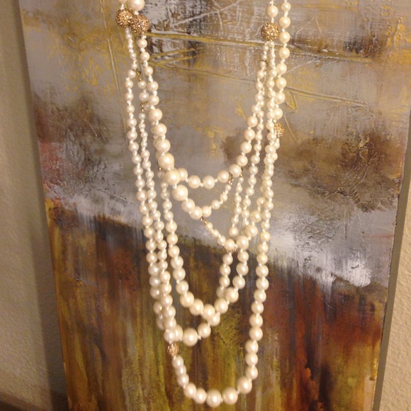 CArolee lux faux pearls with gold beading - Picture 2 of 4