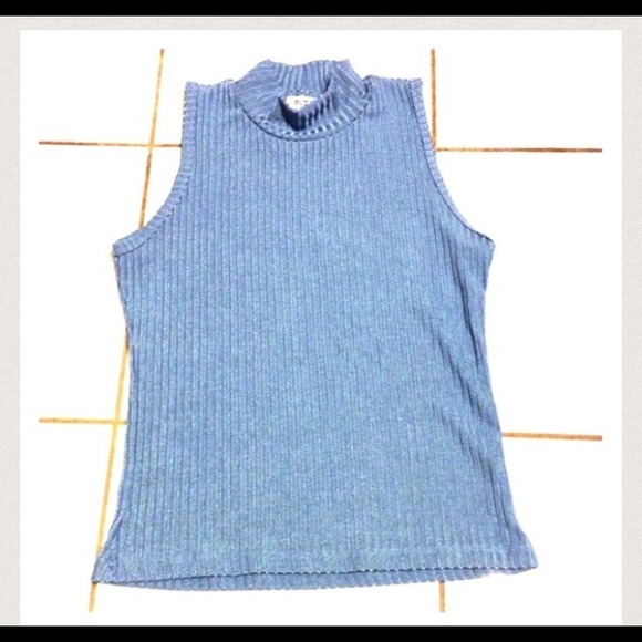 Sleeveless turtleneck