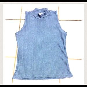 Sleeveless turtleneck