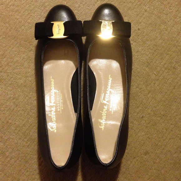 *****SOLD*****Salvatore Ferragamo Vara pump