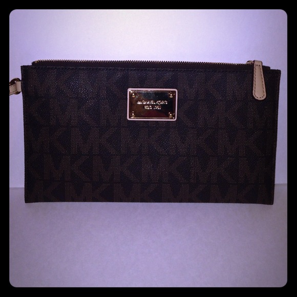 Michael Kors clutch !!