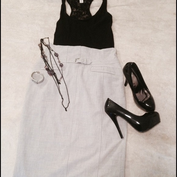 High waisted grey skirt