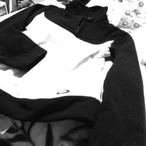 Oakley Pullover