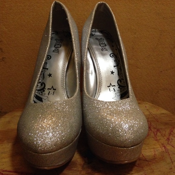 Silver glitter pumps