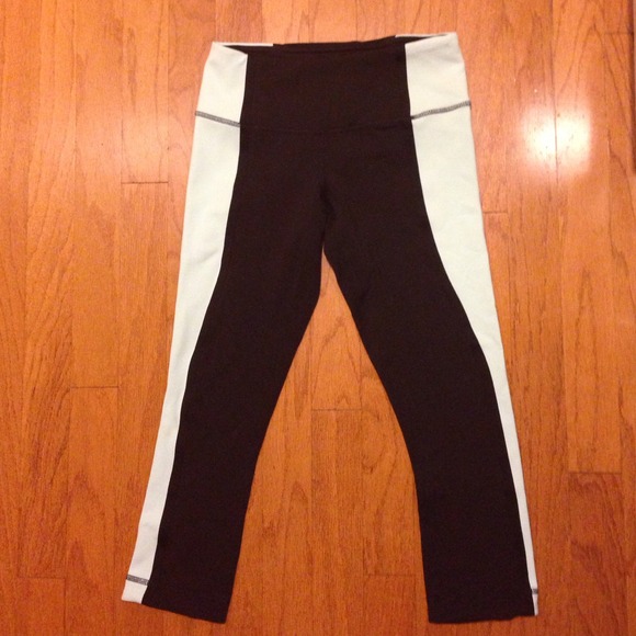 LULULEMON CROPS!Excellent condition Sz 4:) PP only