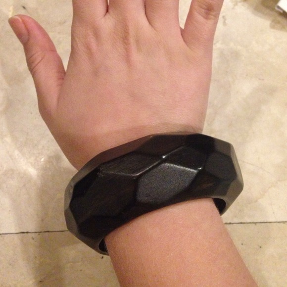 Large wooden bracelet - Picture 1 of 4