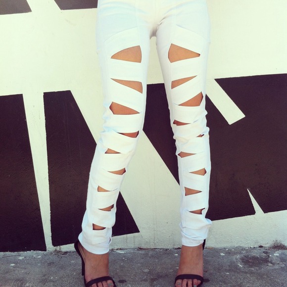 Denim - Cutout white denim