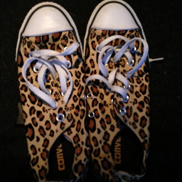 Cheetah print converse size 7