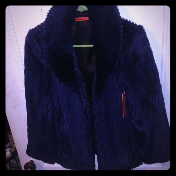 ⬇️FINAL REDUCTION⬇️ Alice + Olivia faux fur coat