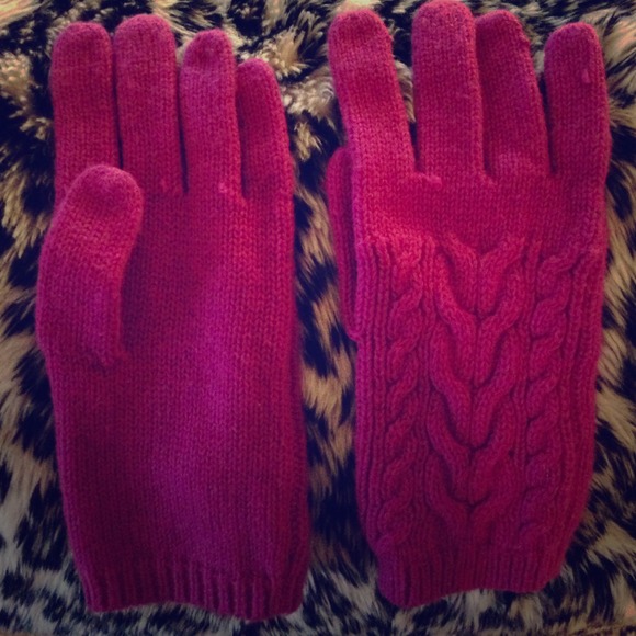 REDUCED. Magenta winter gloves⬇️ - Picture 1 of 1