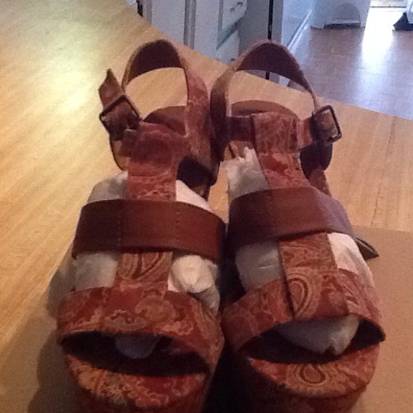 Brand new platform sandals