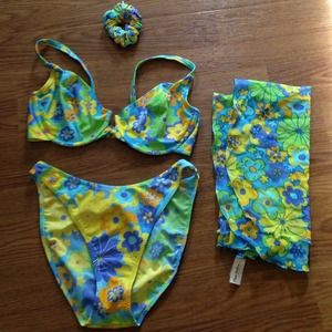 Pan Dulce 4 piece floral swimsuit set