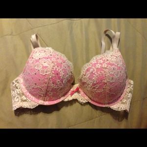 Victoria's Secret 32C BUNDLE on hold for Valerie