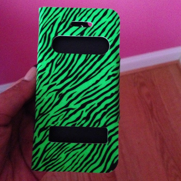 Brand NEW. Magnet closing wallet case 💚 iphone 5